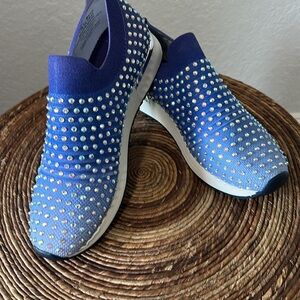 NWOT Reaction Kenneth Cole Cameron Jewel Jogger Sneaker 8.5 Medium Width